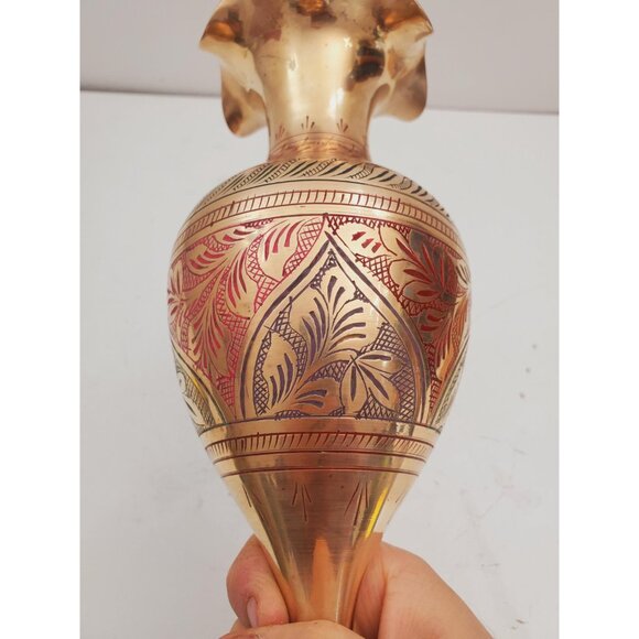 Vintage Etched Flower Pattern Brass Vase - Aged Vintage Patina - Made in India - - Picture 5 of 10